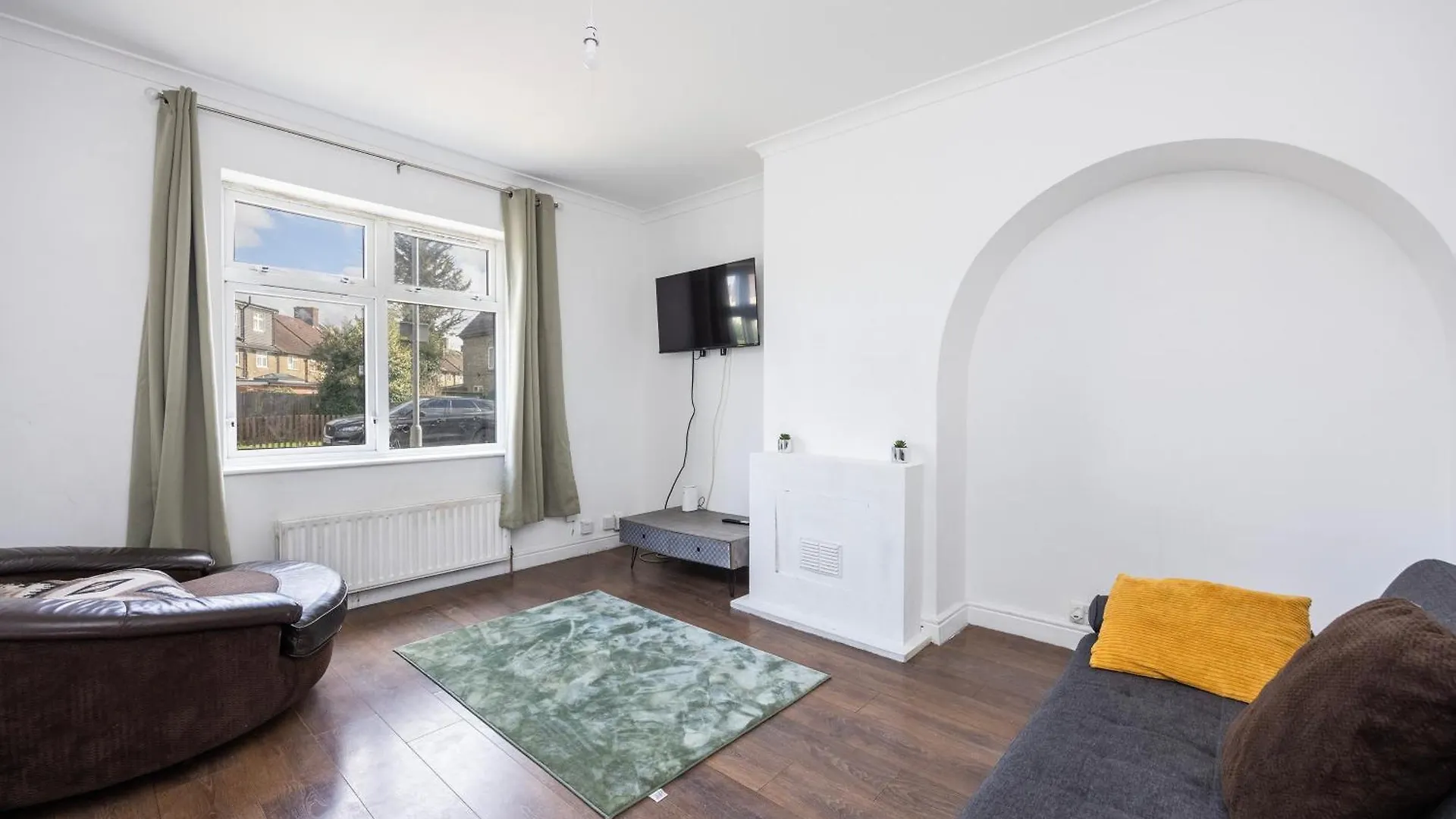Heads On Bed - Dagenham 3Bedrooms House Walk To Station With Parking 0*,  Storbritannien
