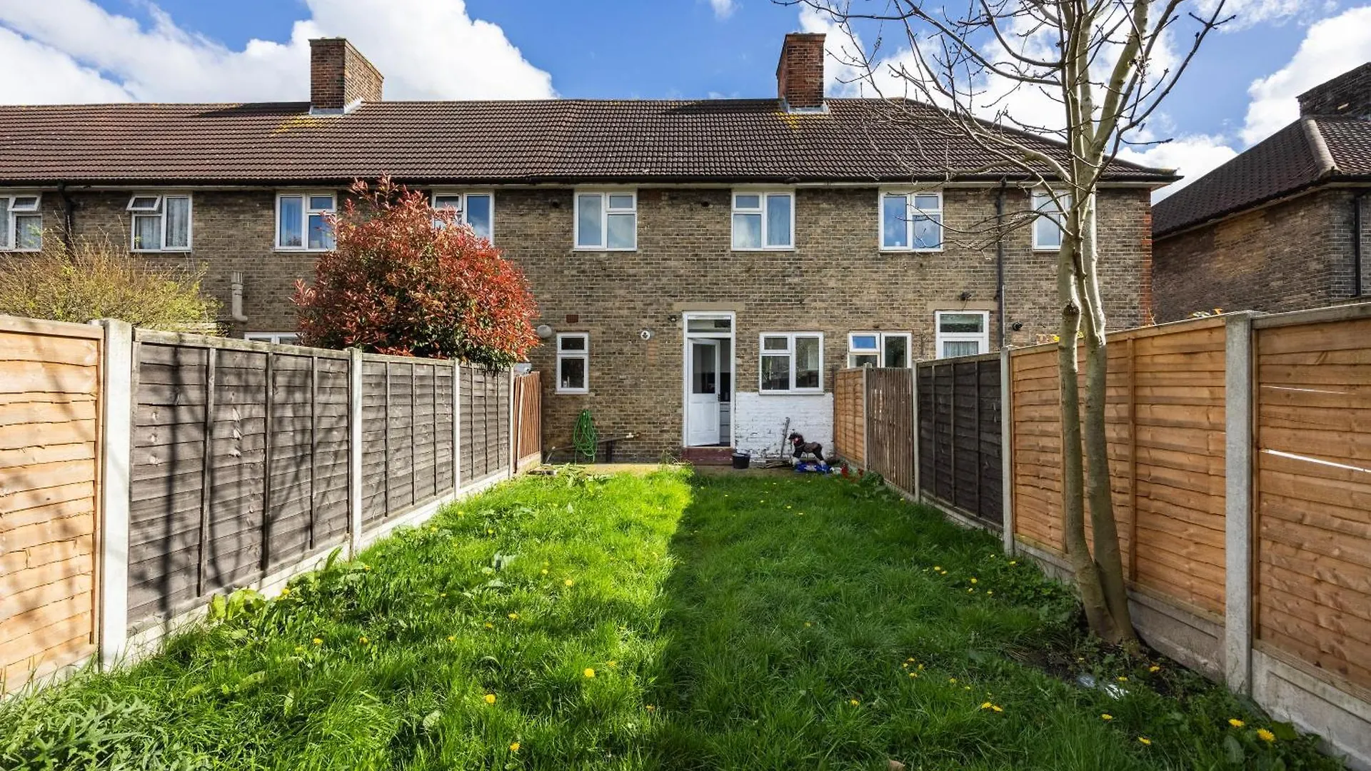 Heads On Bed - Dagenham 3Bedrooms House Walk To Station With Parking Semesterbostad